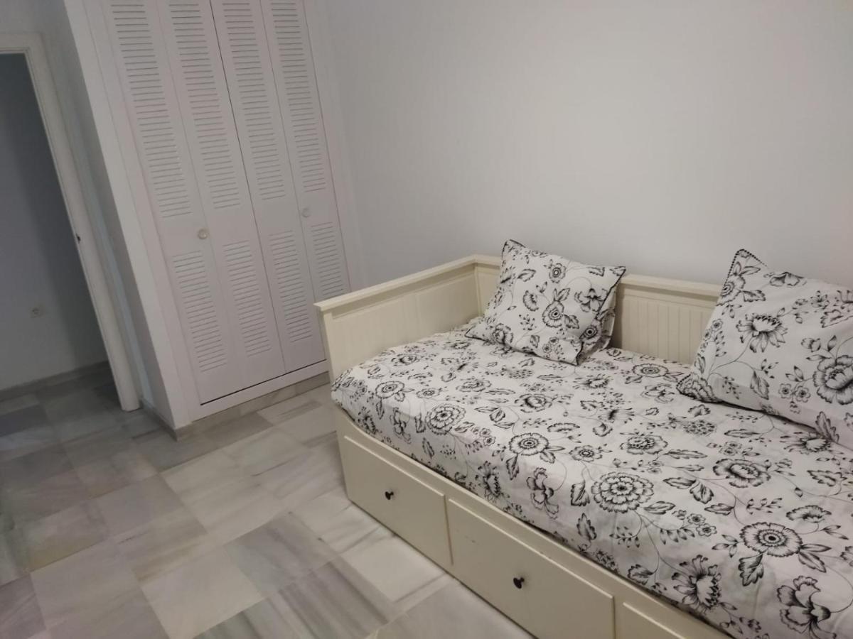 Apartment Piso Tres Dormitorios, Dos Banos, Garaje, Casco Urbano Marbella