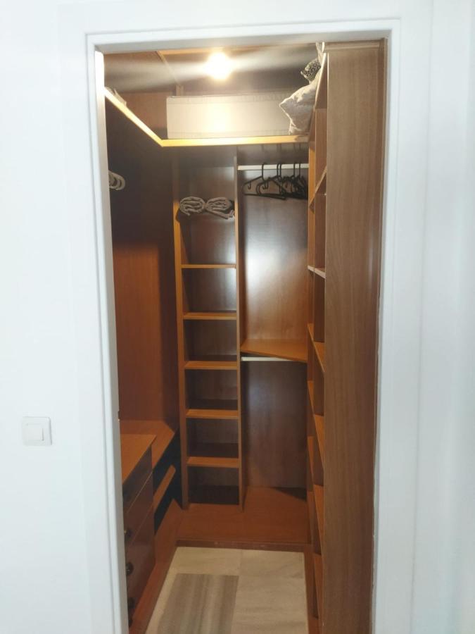 Piso Tres Dormitorios, Dos Banos, Garaje, Casco Urbano Apartment *